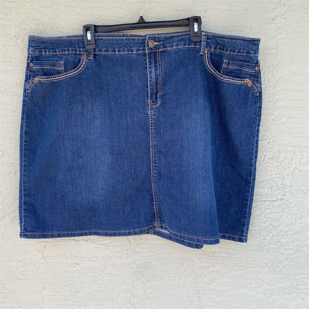 Avenue Women's Size 26 Blue Denim Knee Length Skirt Casual